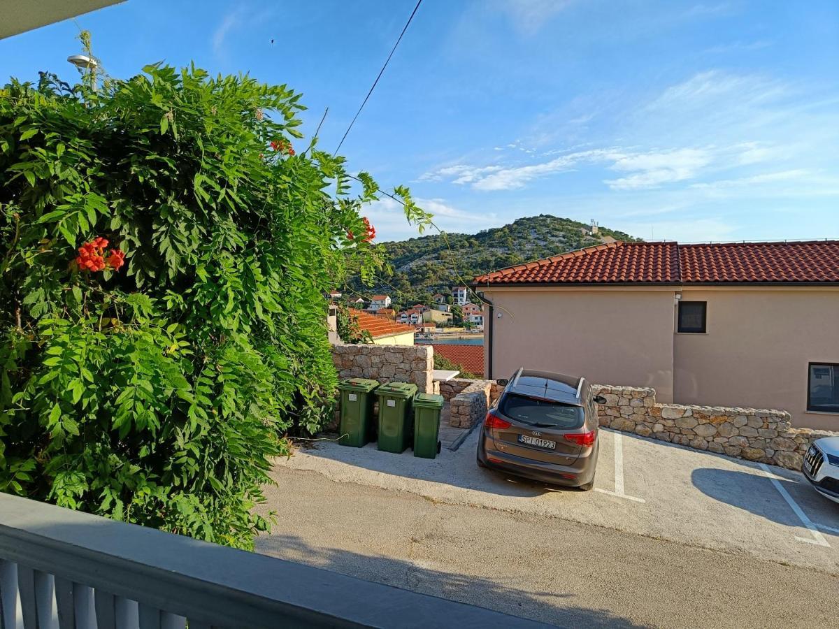 Apartments Luka Tisno Esterno foto