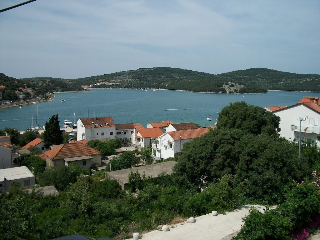 Apartments Luka Tisno Esterno foto